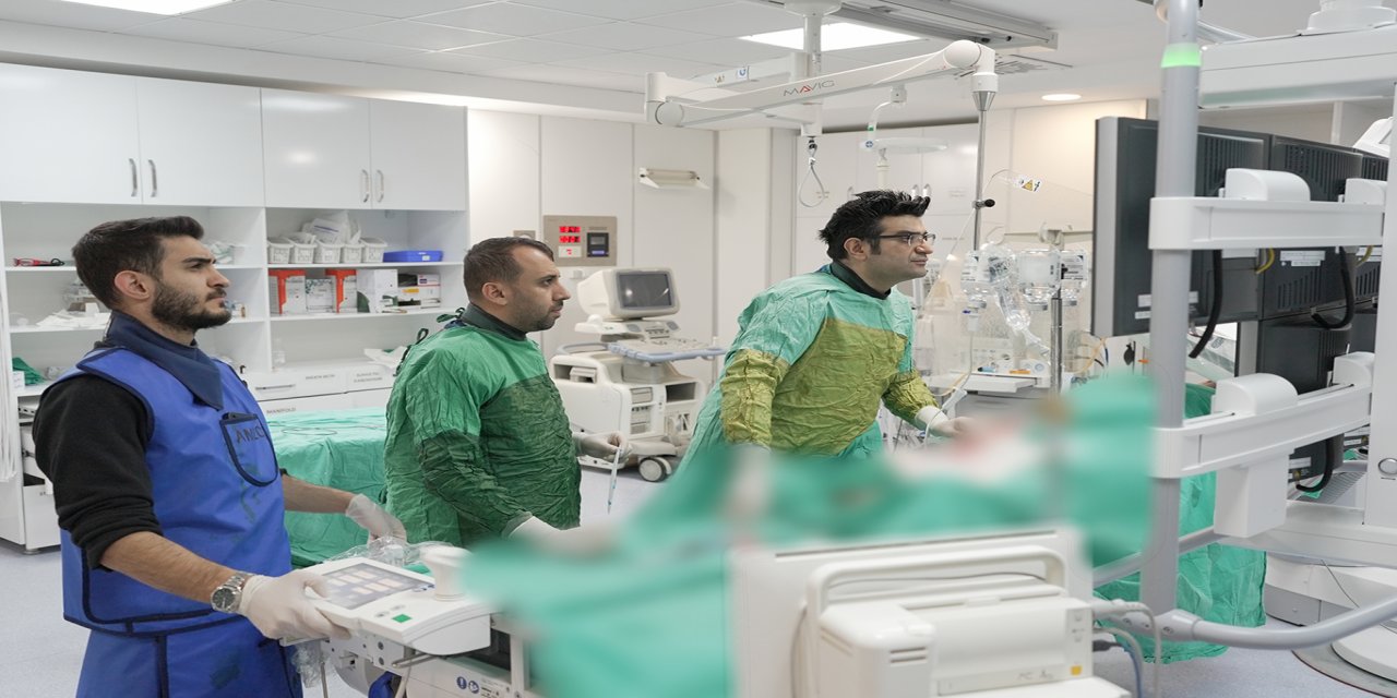 Malatya'da aynı günde 3 hastanın kalp deliği şemsiye yöntemiyle başarıyla kapatıldı