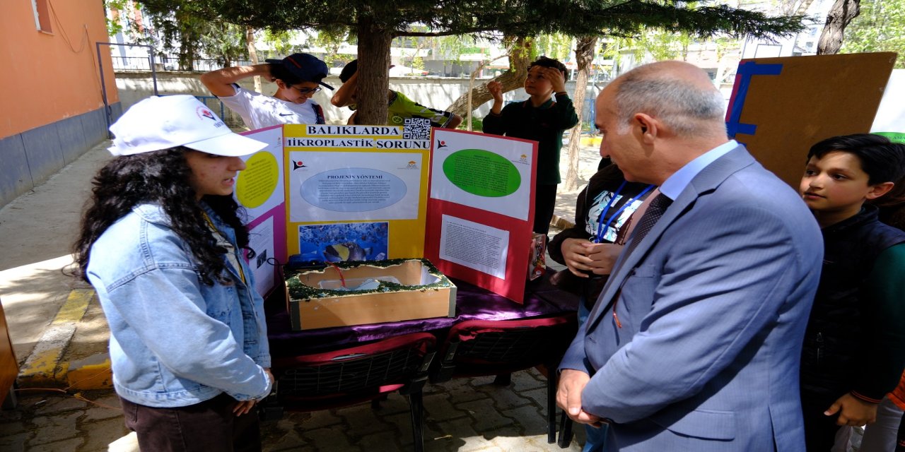 Van’da ‘TÜBİTAK 4006 Bilim Fuarı’ açıldı