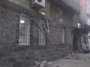 Patlayıcı camide hasar oluşturdu