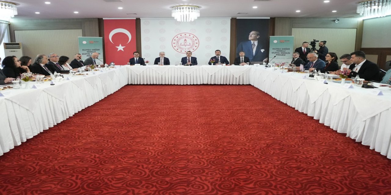 Bakan Tekin: Çocuklarımızın dijital dünyada güçlü bir şahsiyetle yetişmesini hedefliyoruz