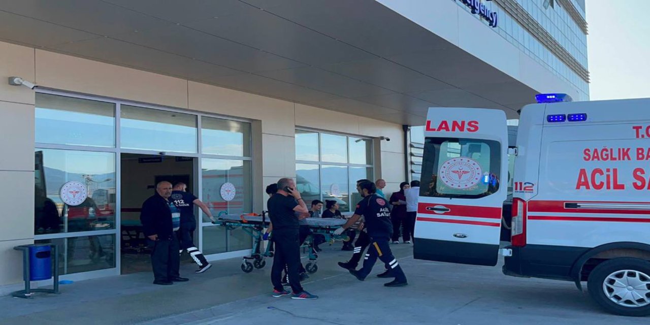 Niğde'de 27 öğrenci gıda zehirlenmesi şüphesiyle hastaneye kaldırıldı
