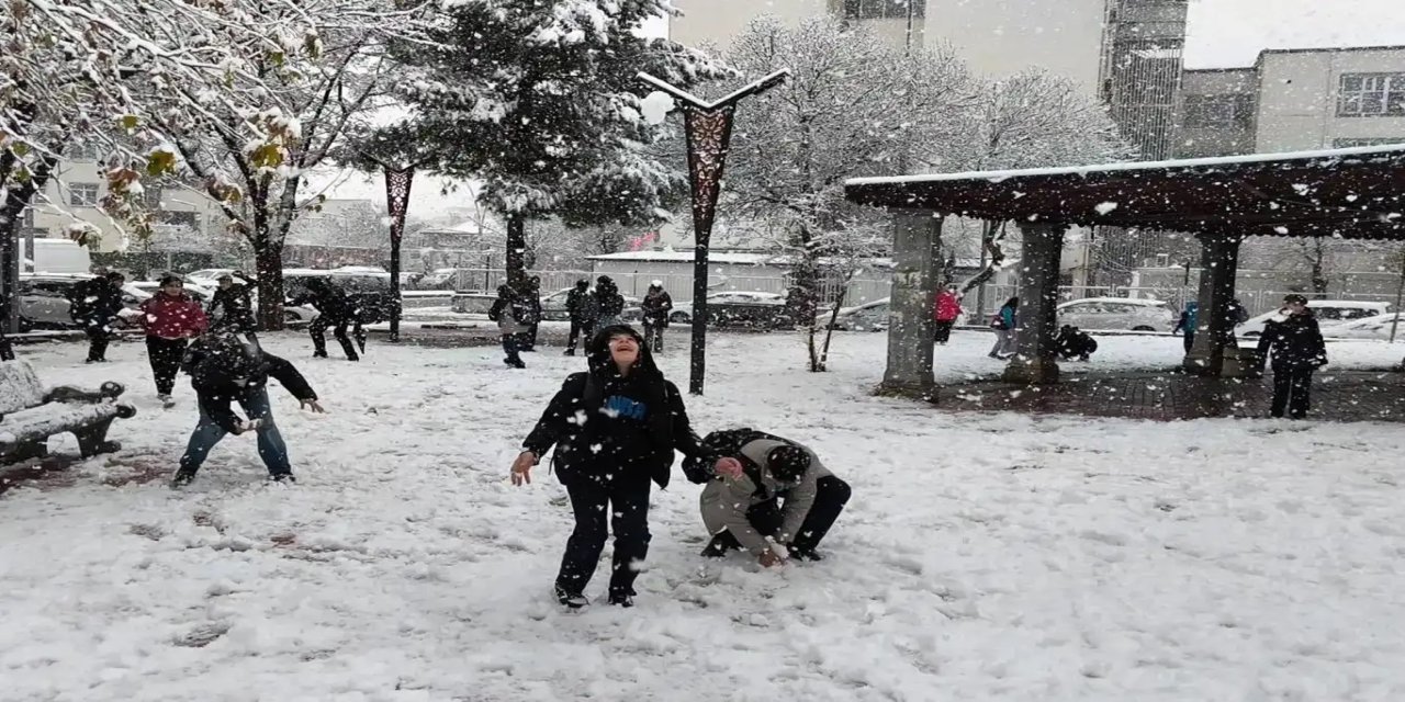 Erzurum’da Mayıs ortasında kar sürprizi yaşandı.