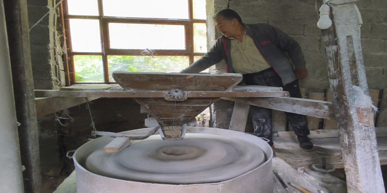 Emekli imamdan asırlık değirmene vefa nöbeti