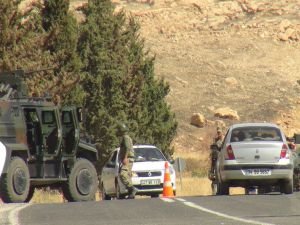 PKK’lılar minibüs taradı!