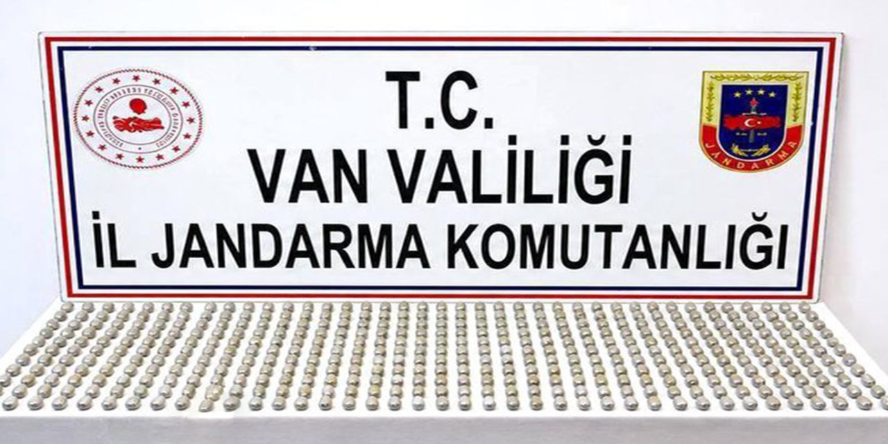 Van'da kapsül halinde 3 kilo 374 gram esrar ele geçirildi: 8 gözaltı
