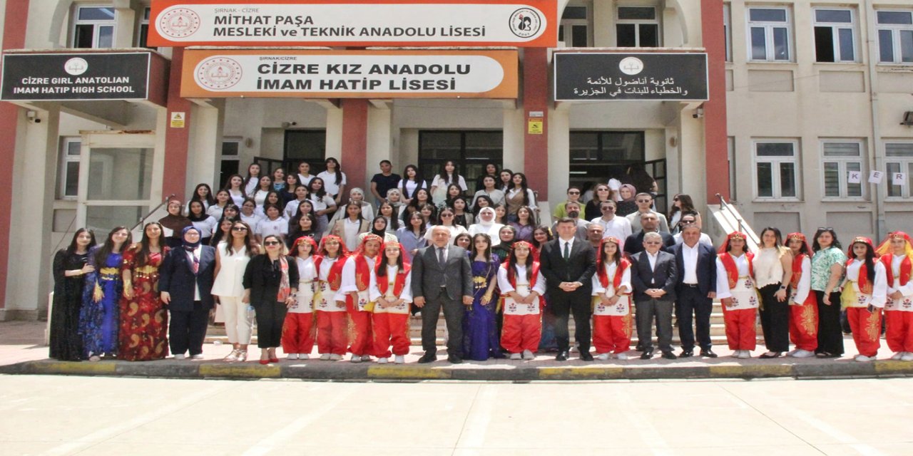 Cizre’de “Maarif’in Kalbinde Marifetli Gençlik” yıl sonu sergisi yapıldı