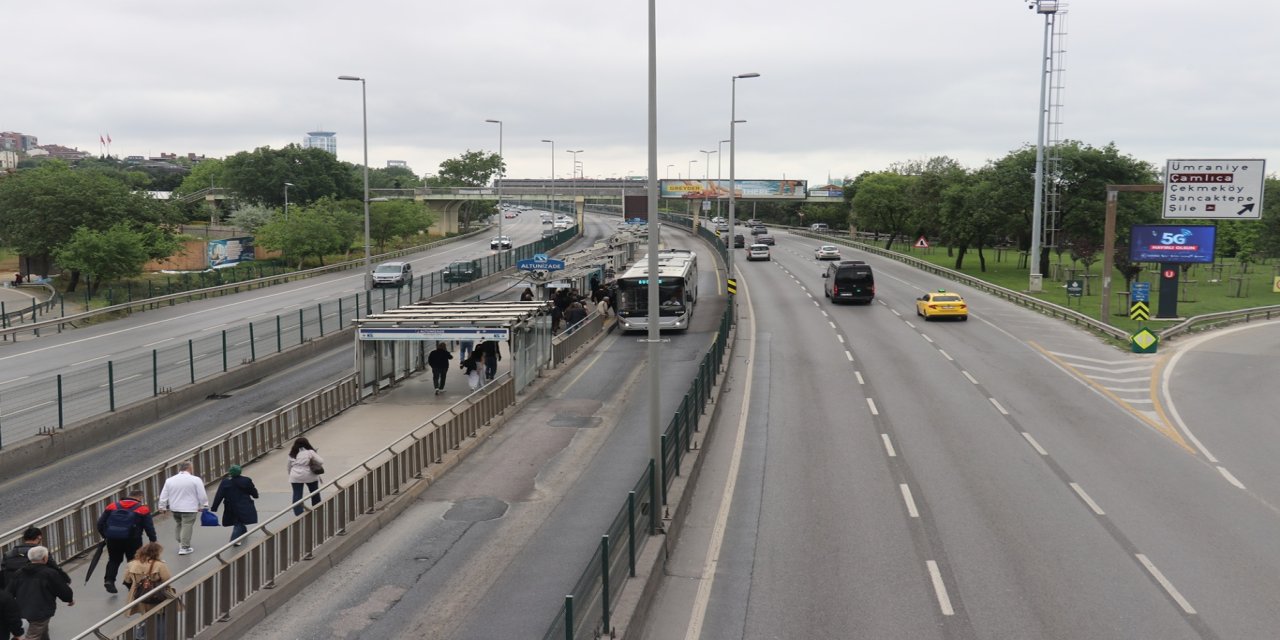 Sabahı beklemediler: Bayram nedeniyle yola çıkanların ardından yollar boşaldı