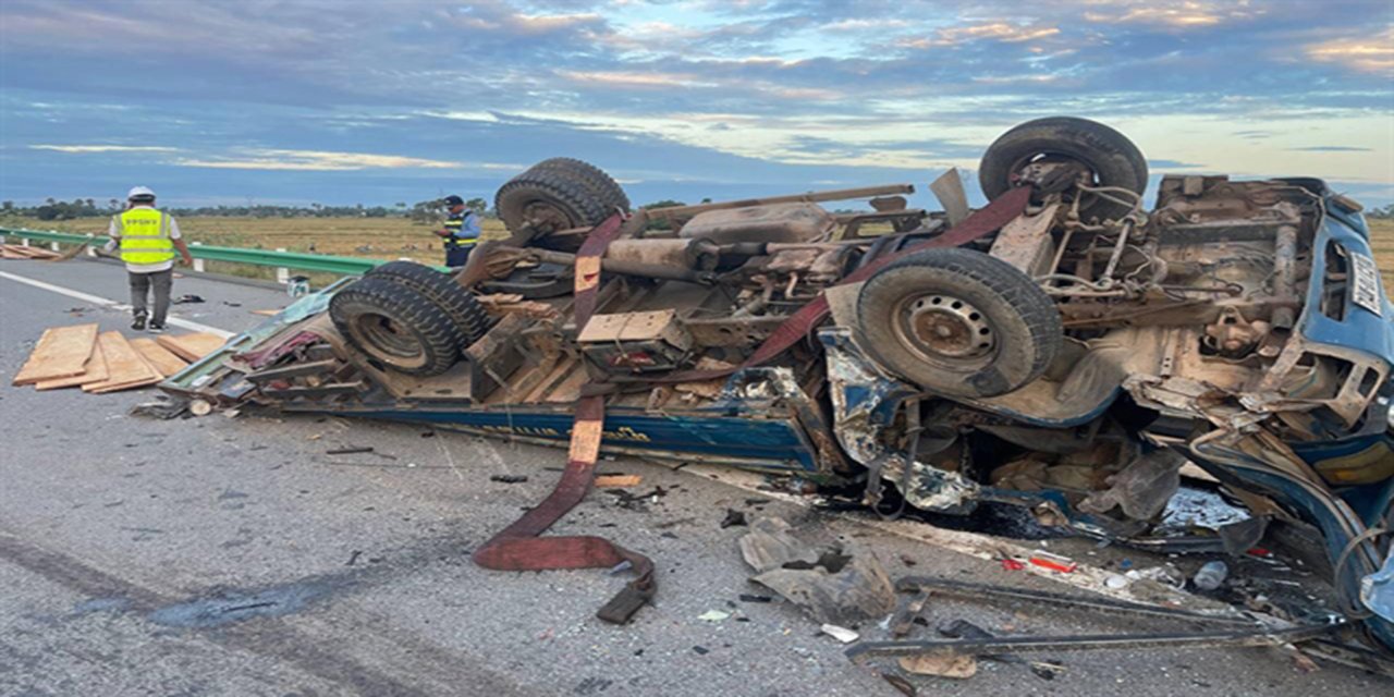 Kamboçya'da işçileri taşıyan araçlar kaza yaptı: 14 ölü, 93 yaralı