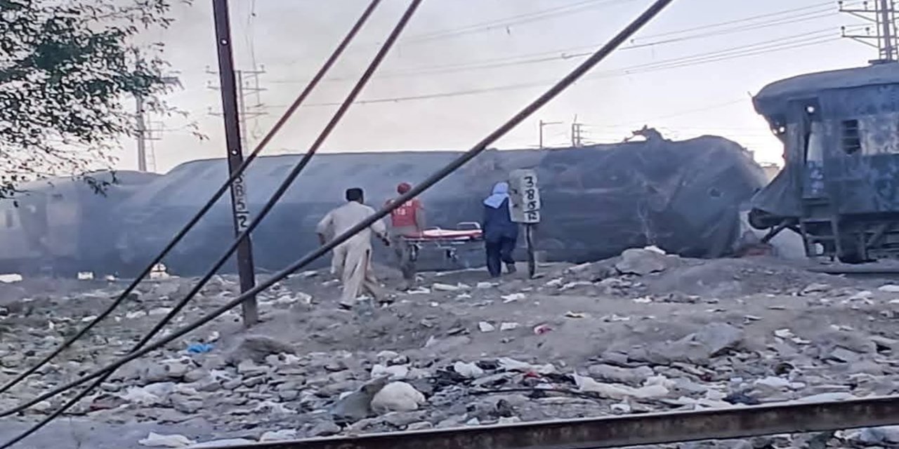 Pakistan'da trene saldırı: 24 ölü 82 yaralı