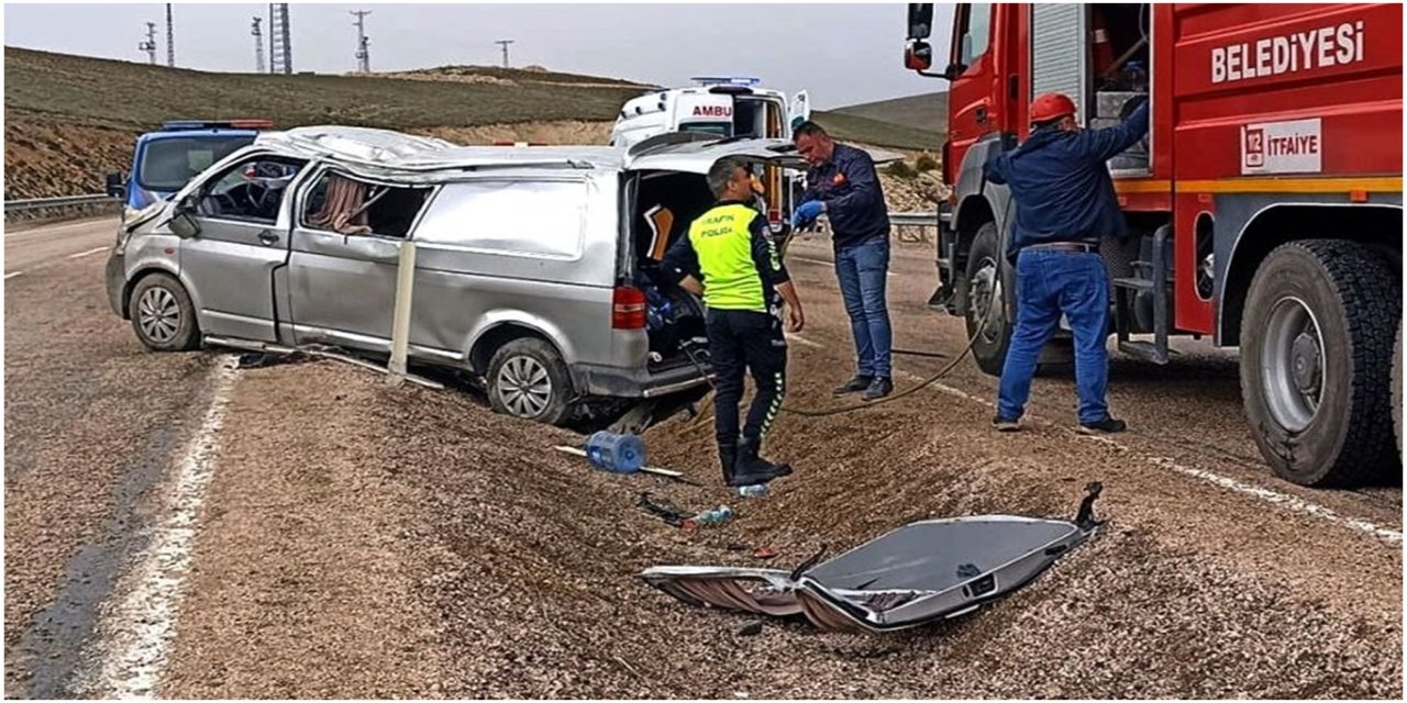 Sivas’ta minibüs devrildi: Bir ölü, 8 yaralı