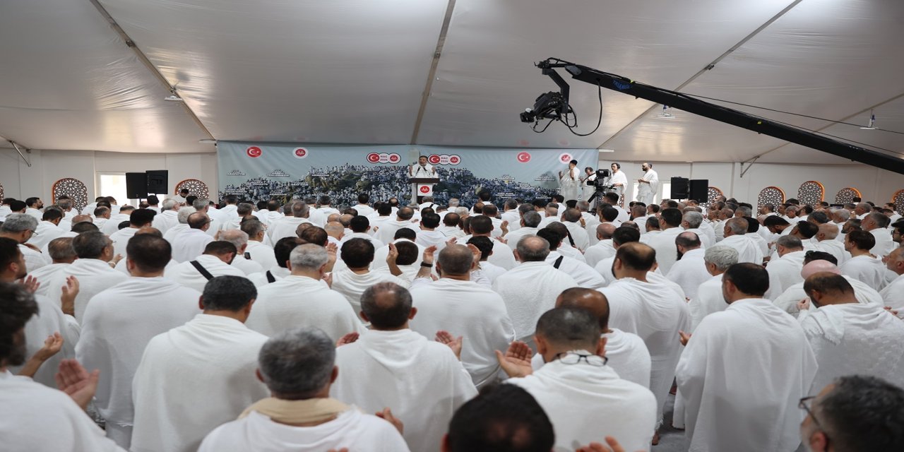 Diyanet İşleri Başkanı Arpaguş Arafat'ta vakfe duası yaptı