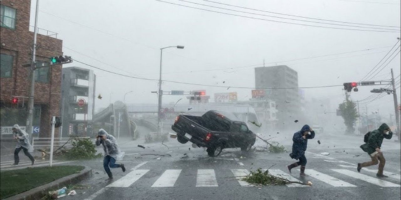 Japonya'da tayfun alarmı: 10'dan fazla kişi yaralandı