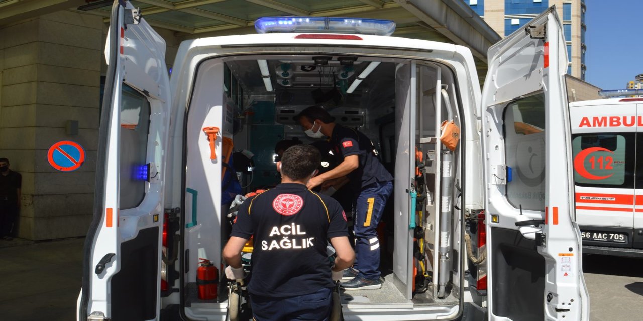 Siirt’te kepçenin altında kalan çocuk hayatını kaybetti