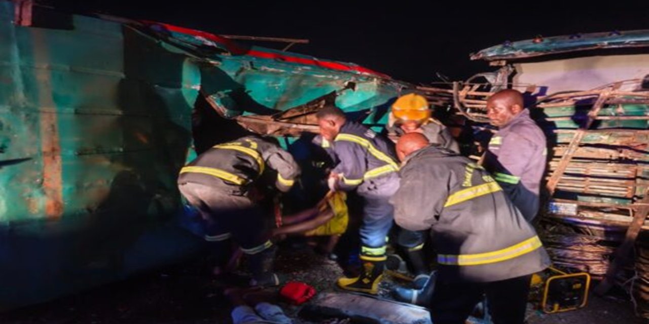 Gana'da otobüs ve kamyon çarpıştı: 15 ölü