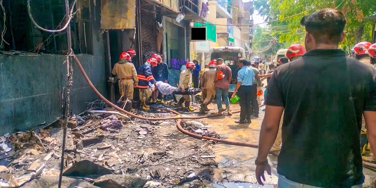 Hindistan’da otel yangını: 21 ölü