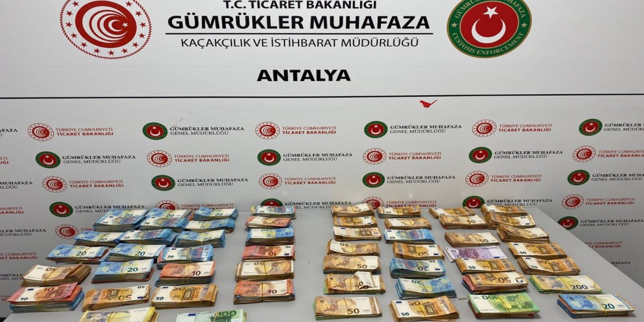 Antalya Havalimanı'nda bebek bezlerine gizlenmiş 381 bin euro ele geçirildi