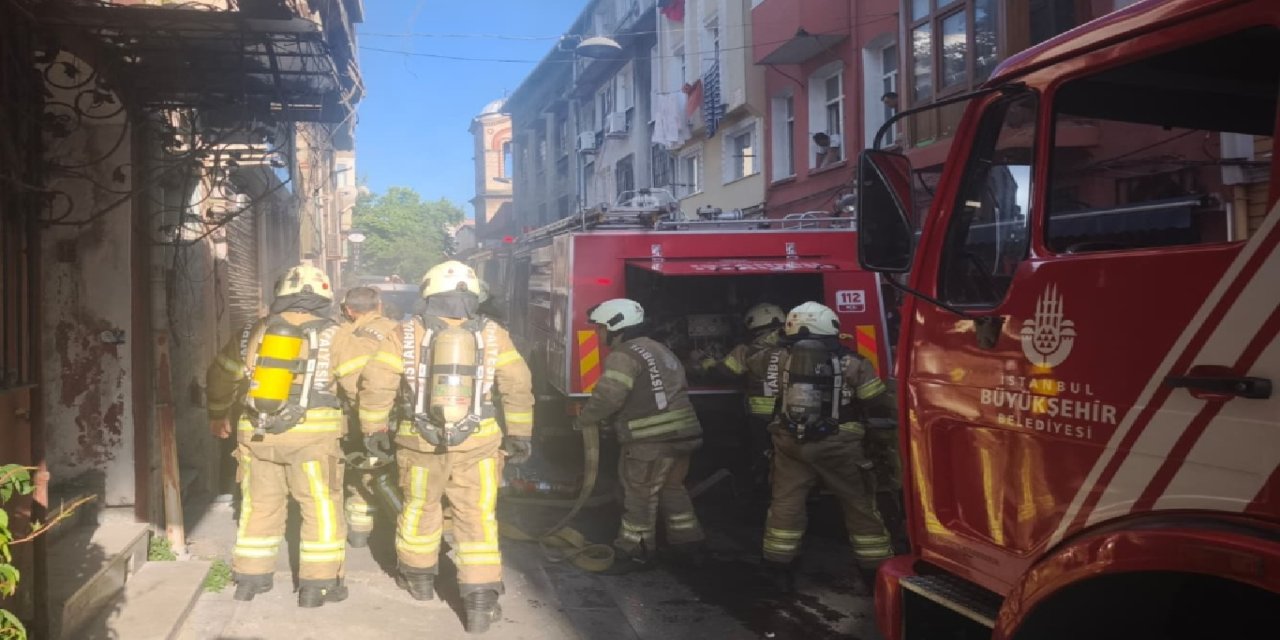 İstanbul'da iş yerinde çıkan yangın söndürüldü