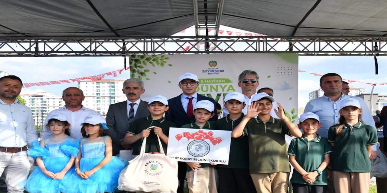 Malatya'da öğrenciler, 48 bin atık pil toplayarak 196 bin metreküp toprağı kurtardılar