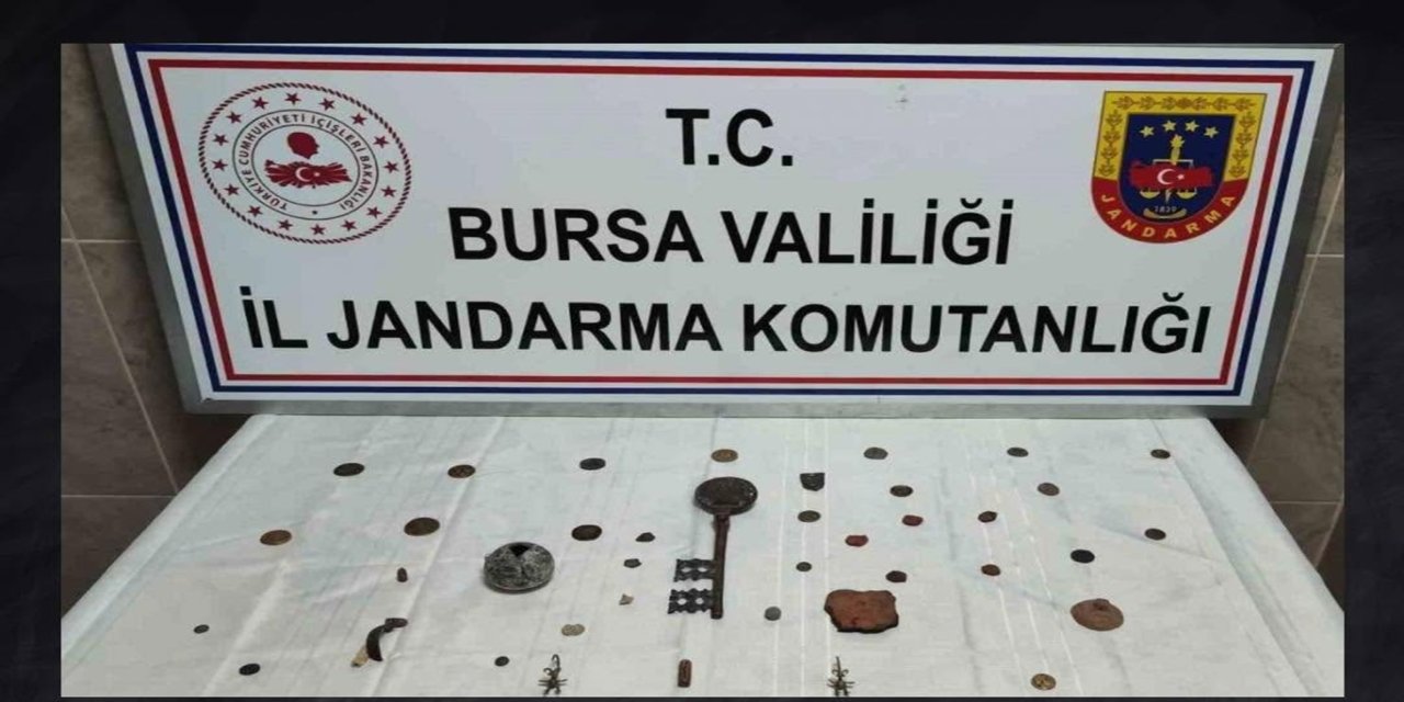 Bursa'da tarihi eser operasyonu: 202 sikke ve obje ele geçirildi