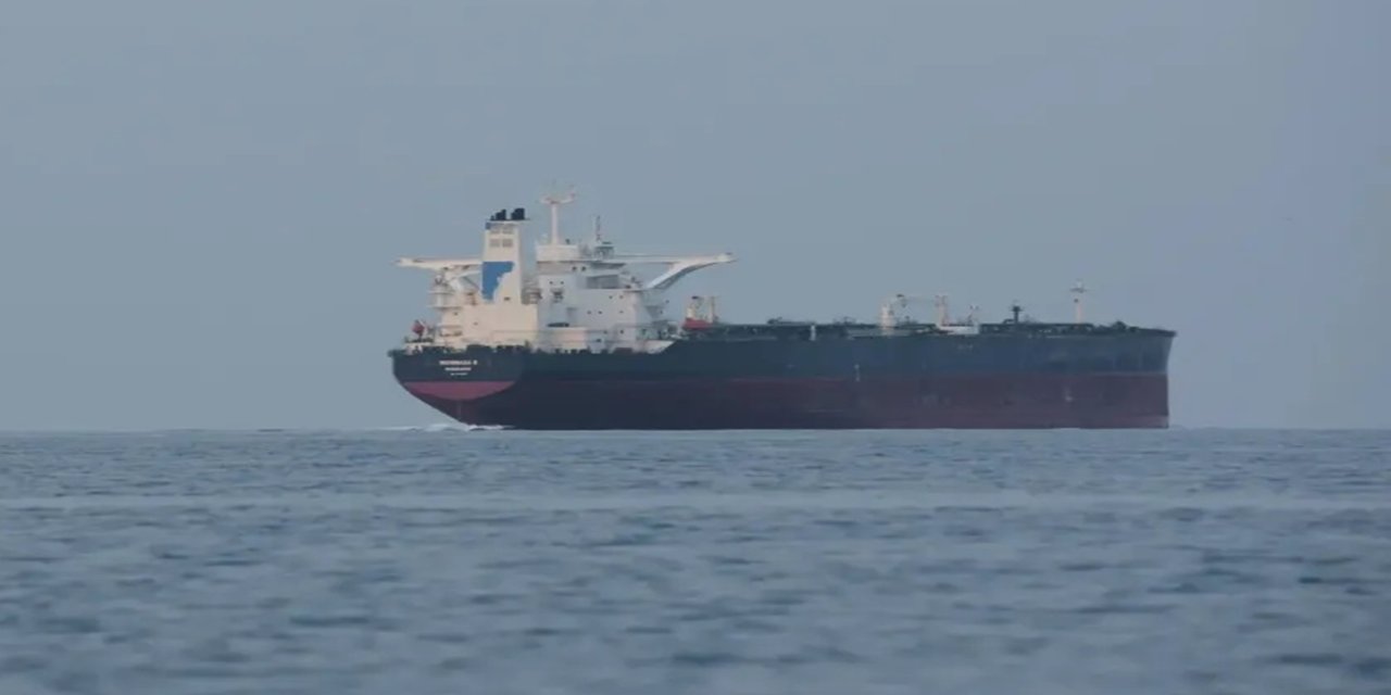 ABD ordusu Umman Körfezi'nde İran bağlantılı bir petrol tankerine saldırdı