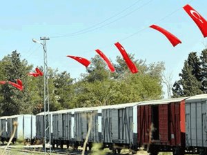 Şanlıurfalılar, sınır bölgesini Türk bayrakları ile donattı