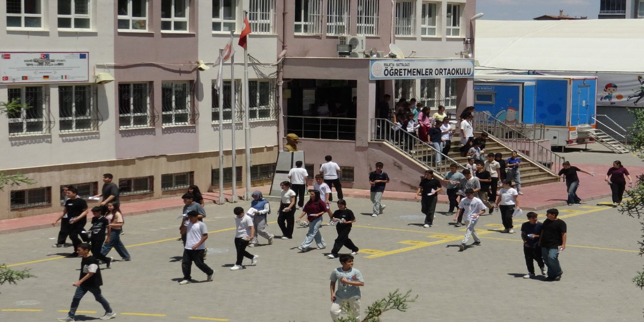 LGS'ye giren öğrenciler Türkçe uzundu, matematik zorladı