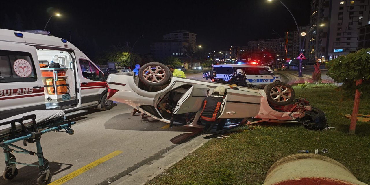 Malatya'da otomobil ters döndü: 2 yaralı