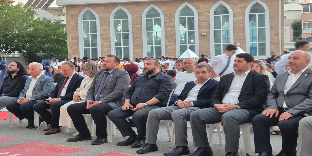 Antalya'da İmam Hatip öğrencilerinin mezuniyet heyecanı yaşandı