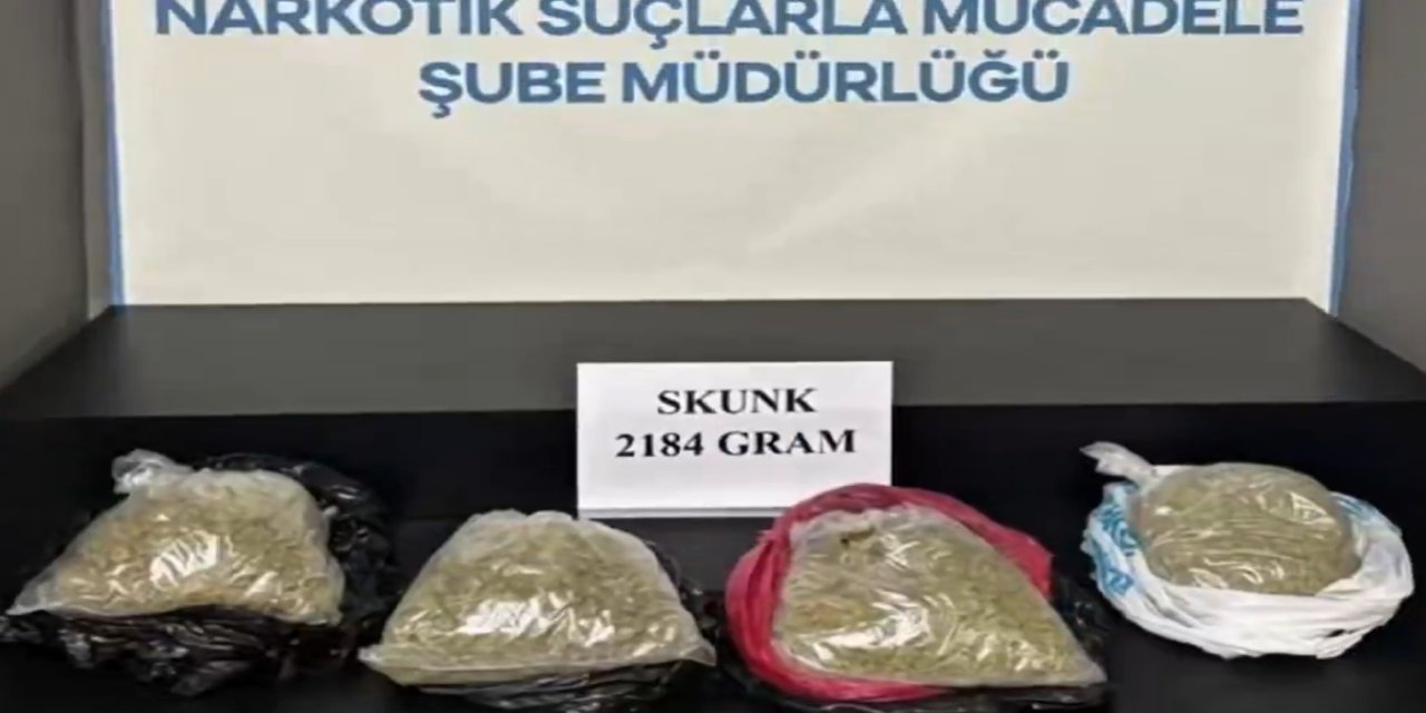Hakkari’de 2 kilogram skunk ele geçirildi: 4 tutuklama