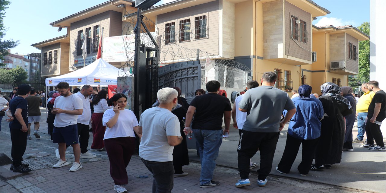 İstanbul'da 450 bin öğrenci YKS heyecanı başladı