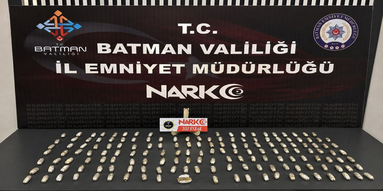 Otobüs yolcularının midesinden uyuşturucu çıktı