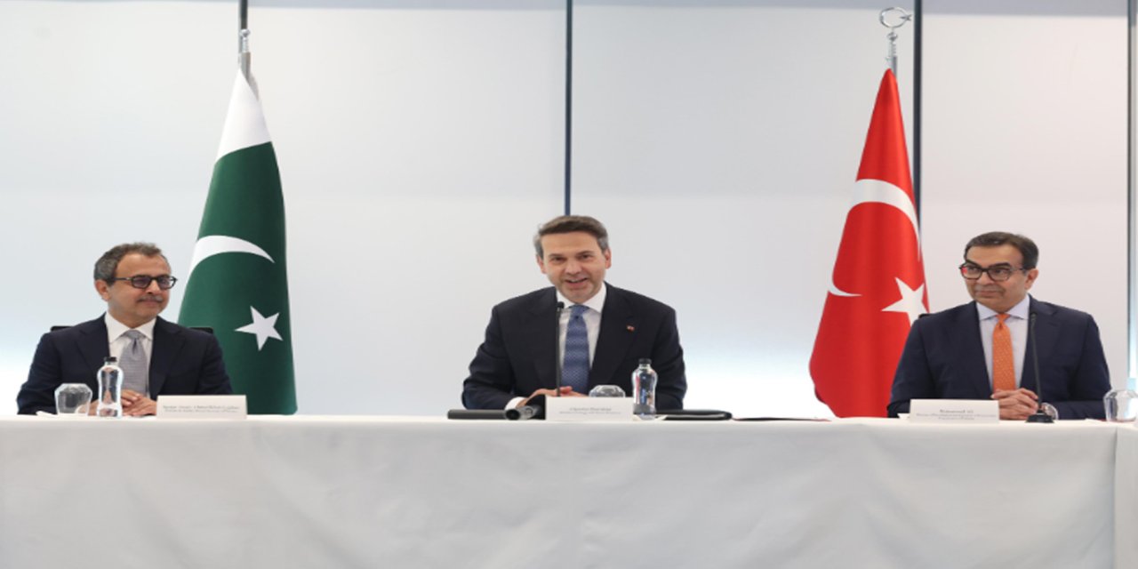 Bakan Bayraktar: Pakistan’ın elektrik özelleştirme sürecine destek vereceğiz