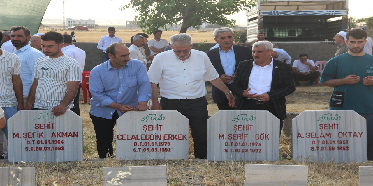 Tepeköy şehitleri kabirleri başında rahmet ile anıldı
