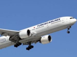 Gösterge arızası Trabzon'a acil indirdi