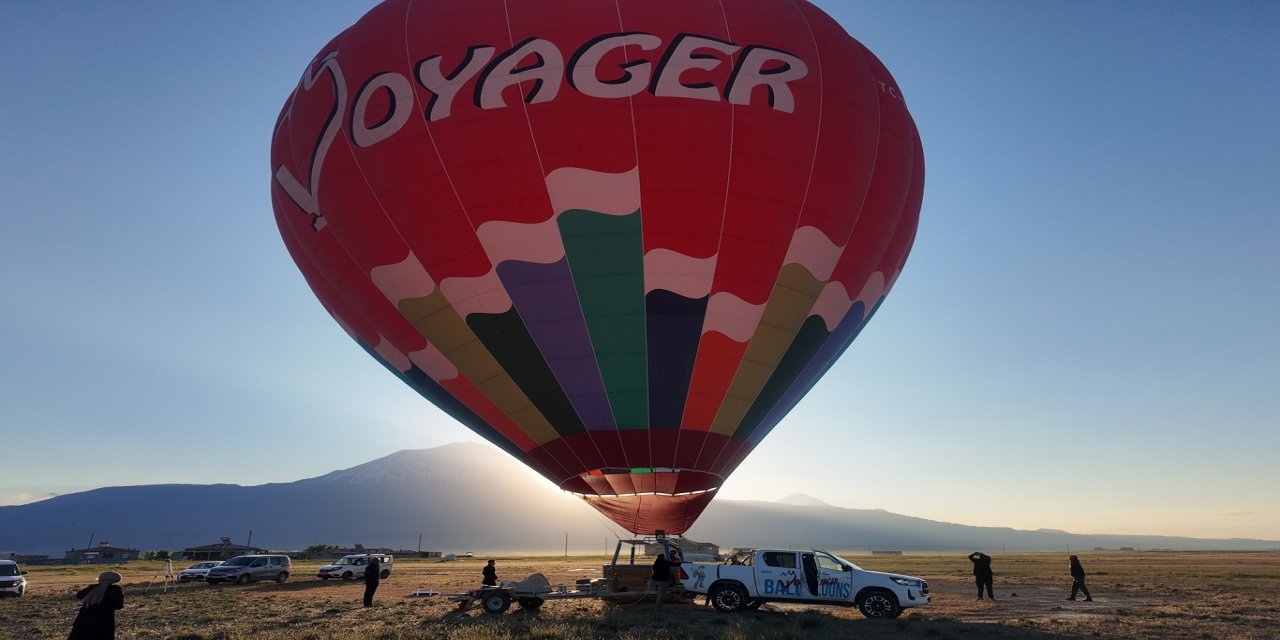Doğubayazıt semaları sıcak hava balonuyla renklendi