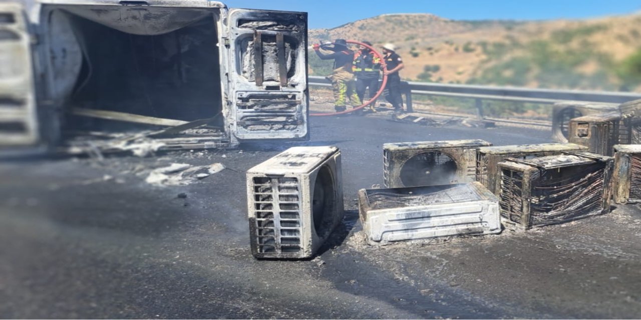 Diyarbakır Yolu’nda klima yüklü kamyonette yangın çıktı