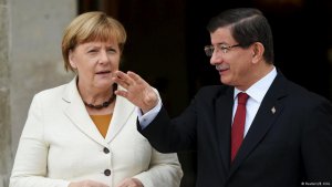 Merkel'in gündeminde mülteci kriziyle mücadale var