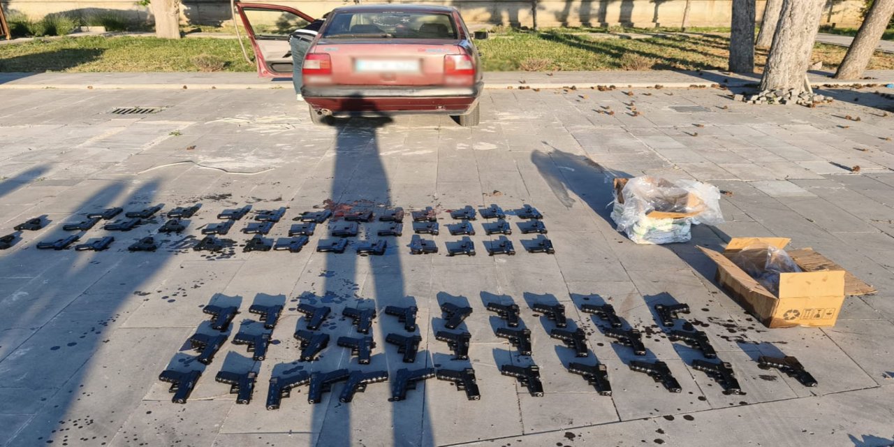 Konya'da kaçak silah operasyonu: 70 tabanca ele geçirildi