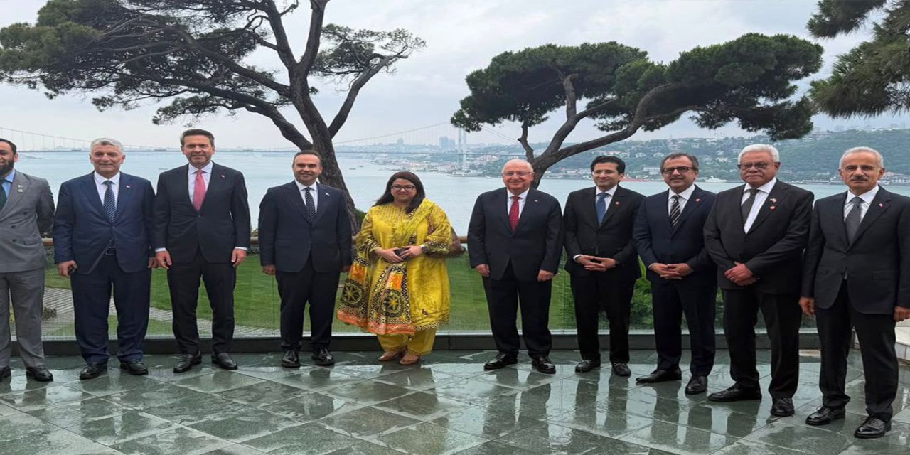 Bakan Uraloğlu, Pakistanlı bakanlarla İstanbul'da bir araya geldi
