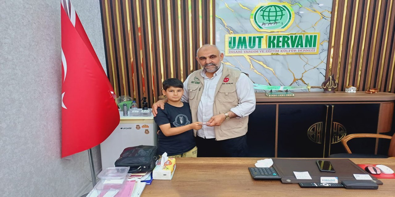Haftalığını Gazze'deki ihtiyaç sahiplerine ulaştırmak üzere Umut Kervanı'na bağışladı