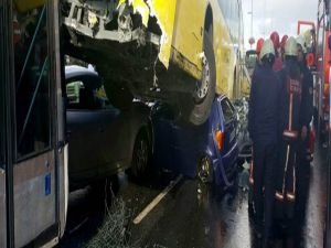 Metrobüs yolunda korkunç kaza!