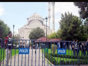 Cuma namazında bombalı saldırı alarmı!