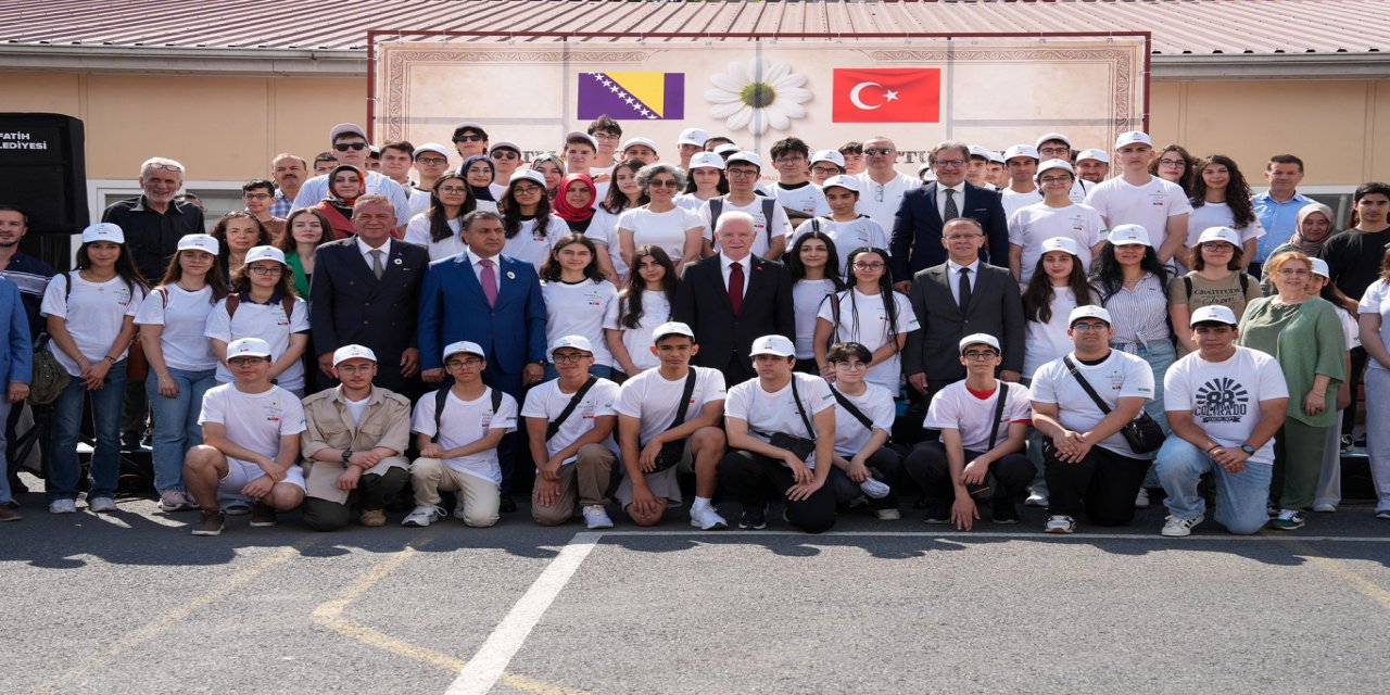 Srebrenitsa anma programı için 200 öğrenci Bosna Hersek'e uğurlandı