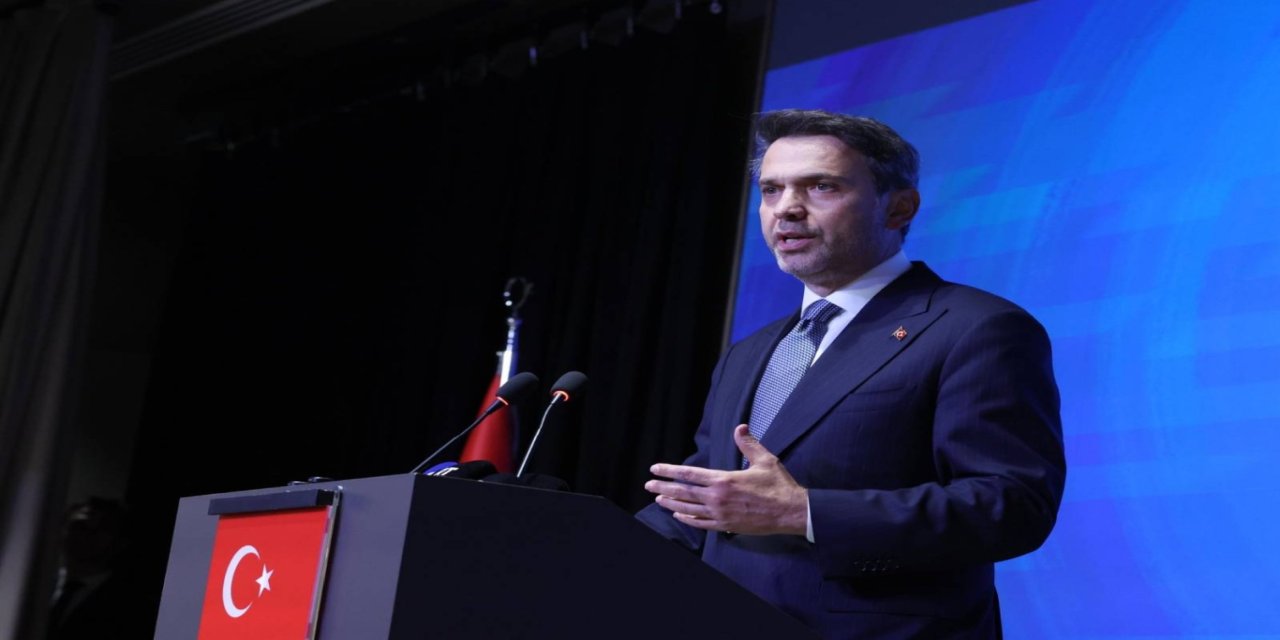 Bakan Bayraktar: Anamur-Teknecik doğal gaz iletim hattının inşası için süreç başlıyor