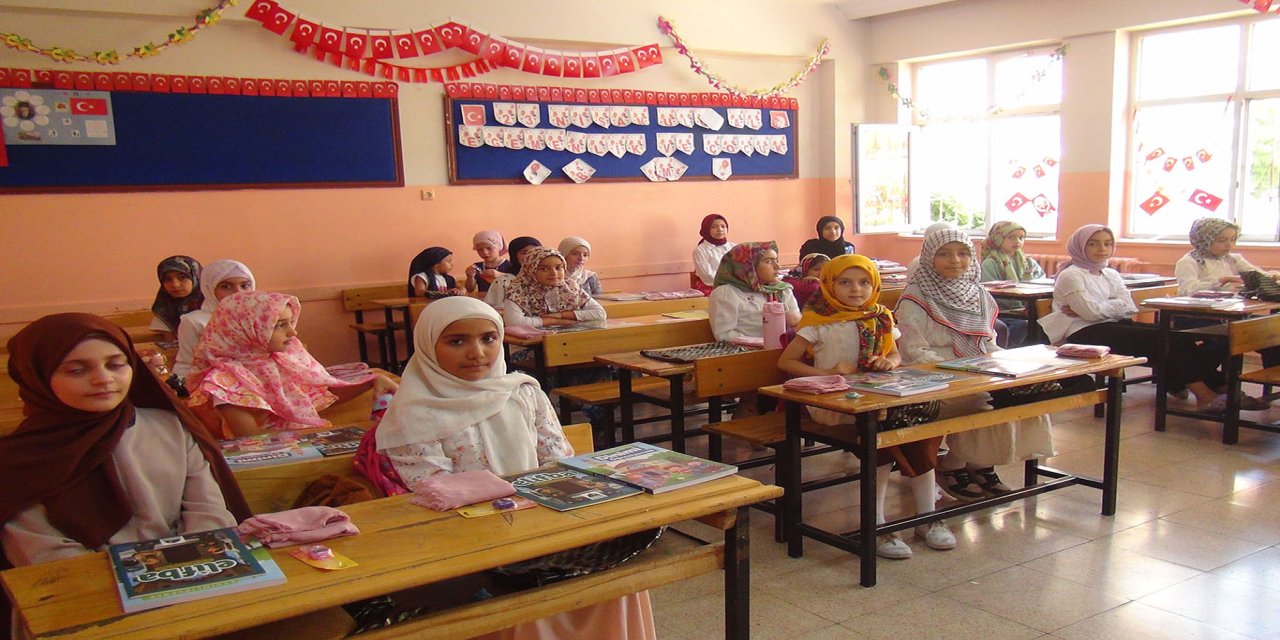 Peygamber Sevdalılarının yaz okulu çocukların ilgi odağı oldu