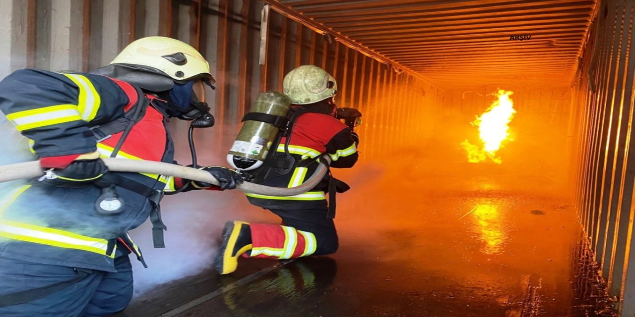 Arnavutköy’de fabrikada çıkan yangına müdahale sürüyor