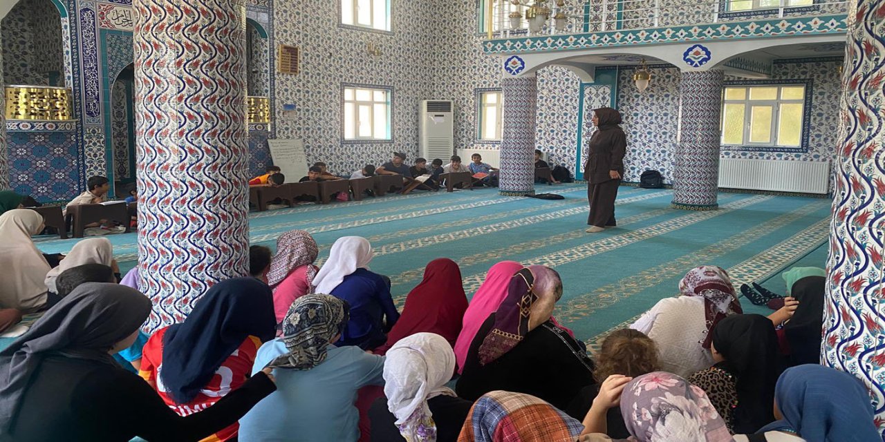Kur'an kursu öğrencilerine ağız ve diş sağlığı eğitimi verildi