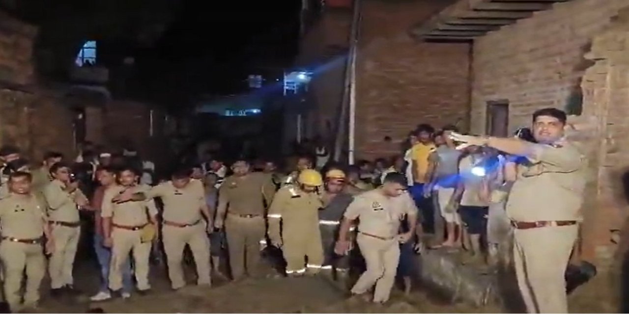 Hindistan'da evin çatısı çöktü: 5 ölü