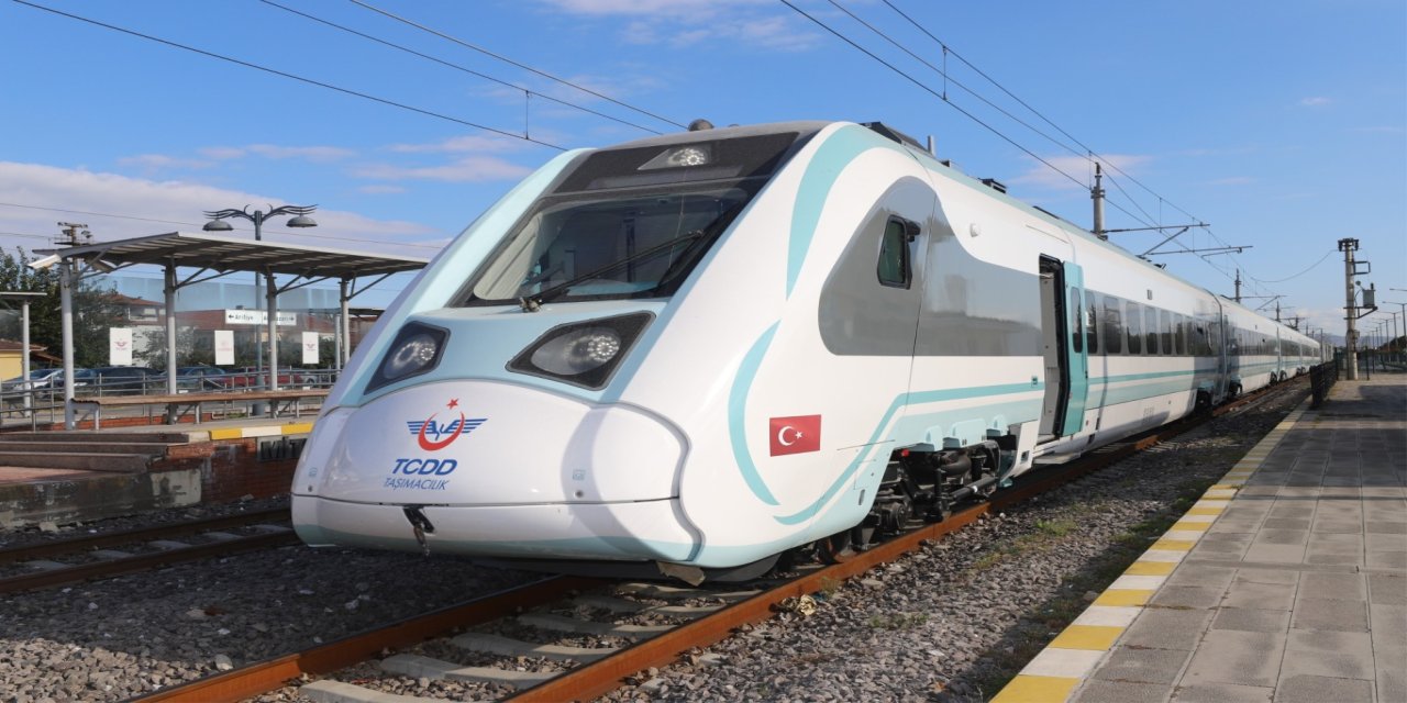Milli Elektrikli Tren Halkalı-Uzunköprü hattında hizmete başladı