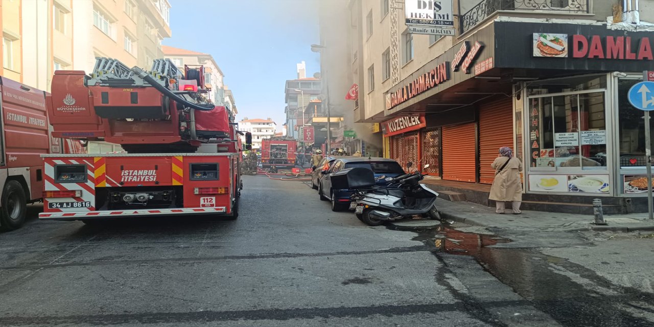 Kozmetik dükkânında çıkan yangın, 2 saatlik müdahale sonrası söndürüldü